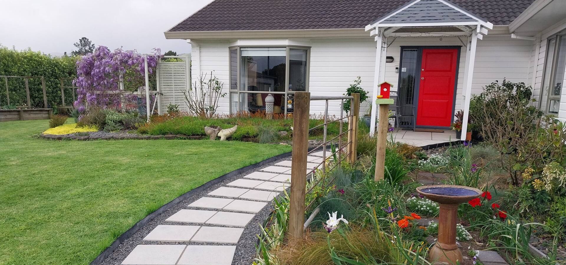 Accommodation in Thames at The Red Door Guest Suite