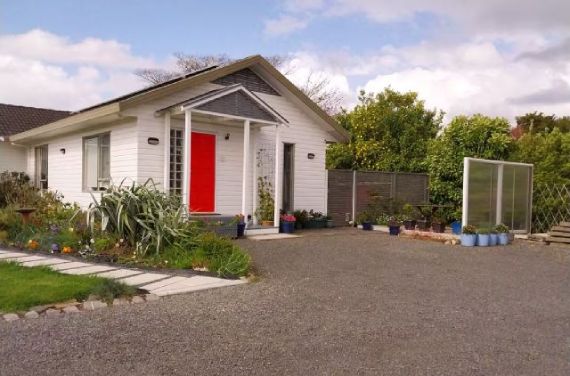 The Red Door Guest Suite Thames